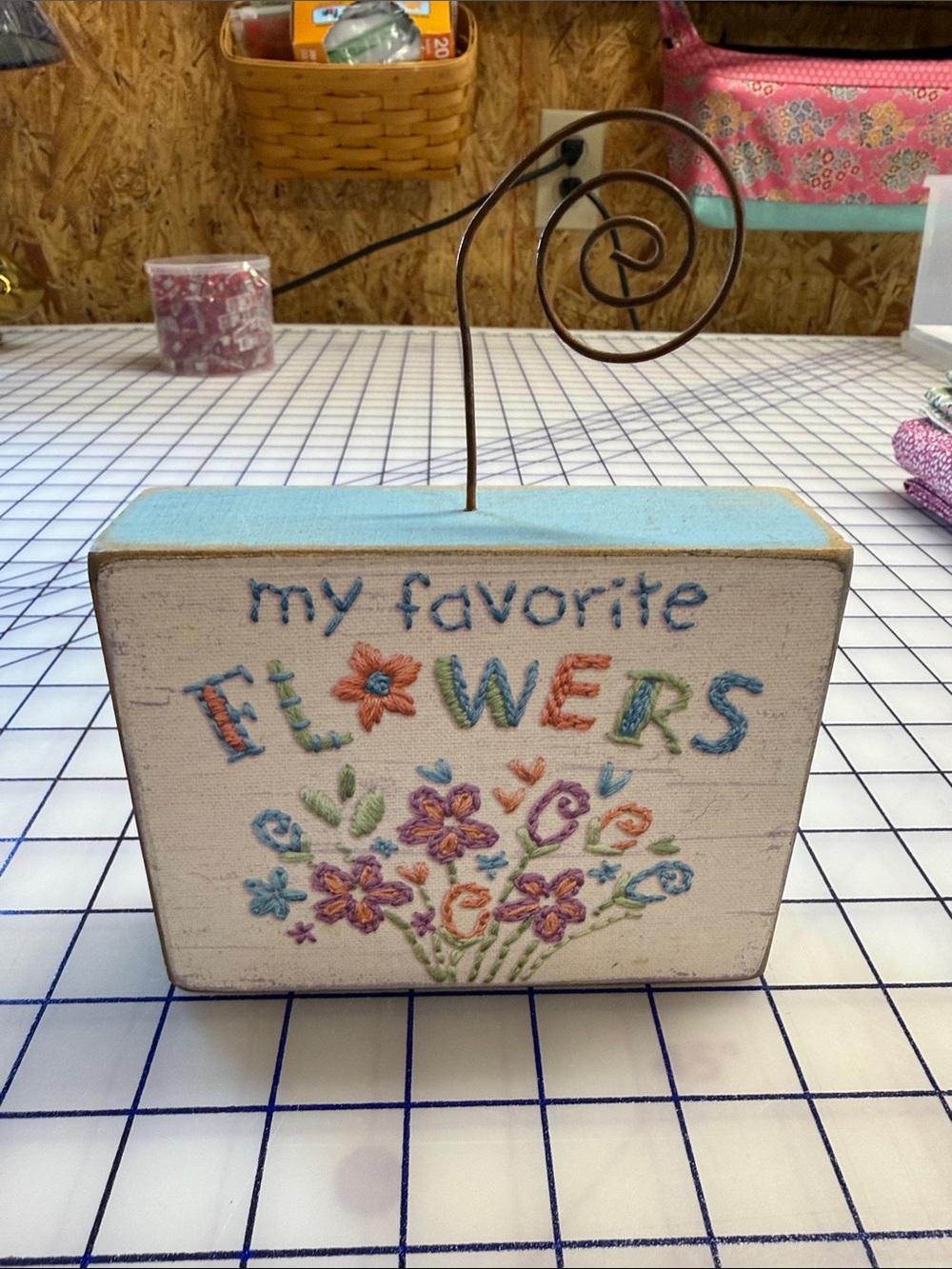 Primitives by Kathy heck Sign Friendships favorite flowers picture note holder